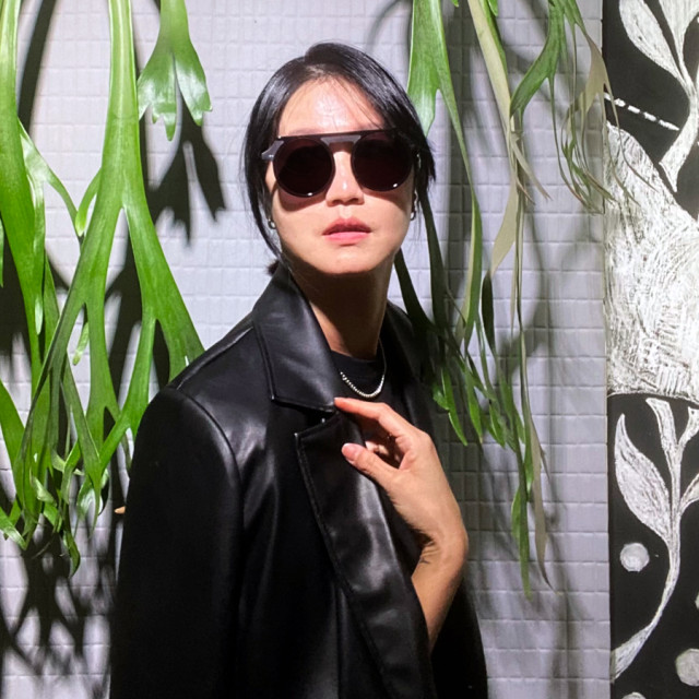 VAST / Crystal Deep Gray