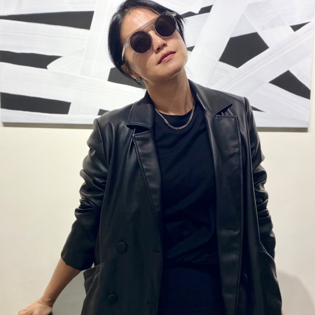 VAST / Crystal Light Gray