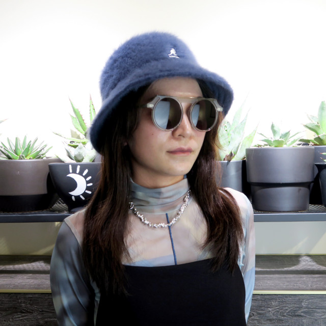 VAST / Crystal Light Gray